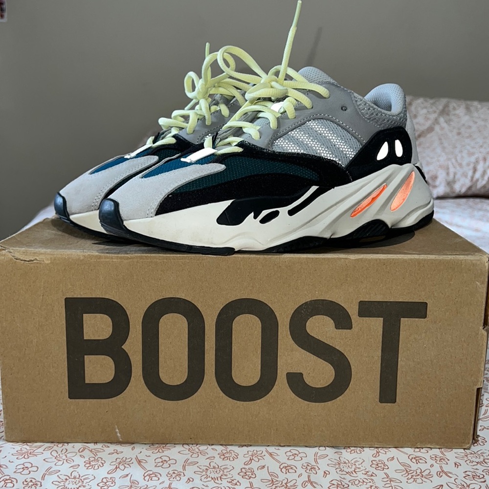 YEEZY BOOST 700 (2017 Wave Runner)